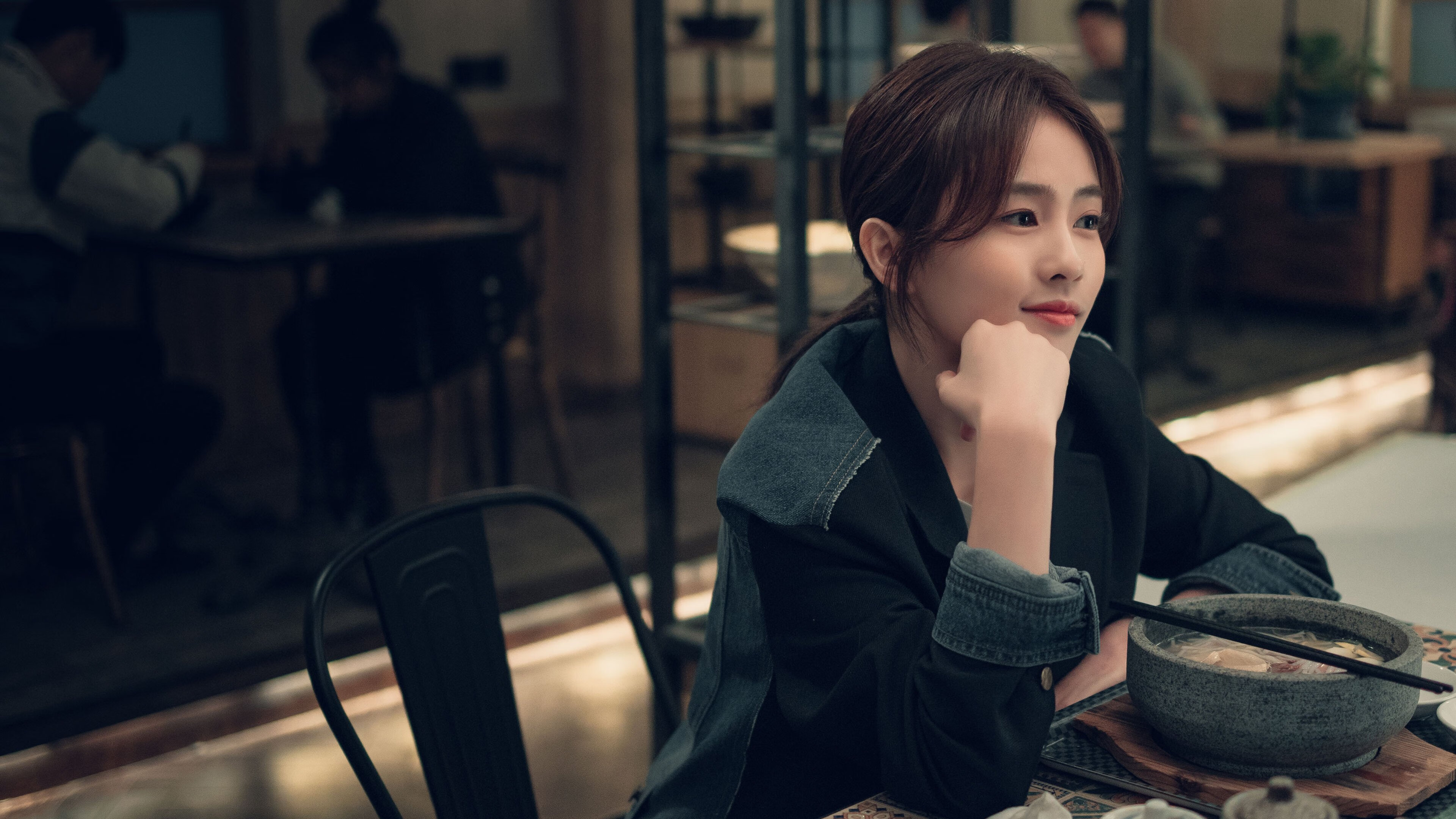 一剑封喉，三分暴雨中，德罗赞用一记古典中投为骑士带走胜利